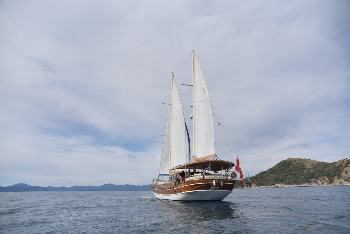 chartering on a Turkish gulet