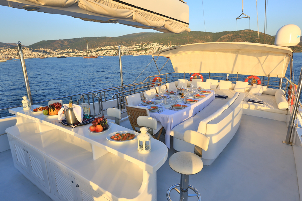 Luxury sailing yacht For Rent Athens