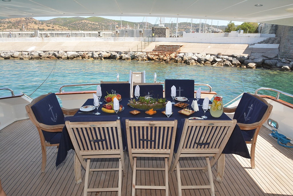 4 Cabin Motor Yacht for Rent Turkey