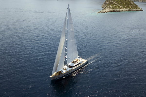 Sailing yacht charter